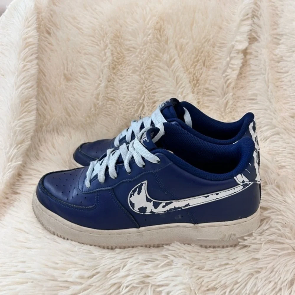 Nike Air Force 1 AF1 LV8 Blue Void Navy Blue White